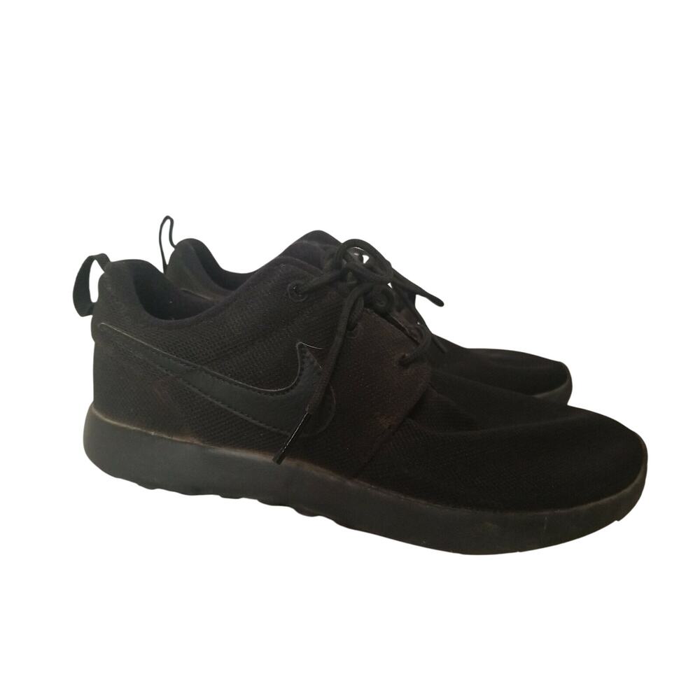Nike Roshe One shoes Girls Youth Black Sneakers Size 3 Y